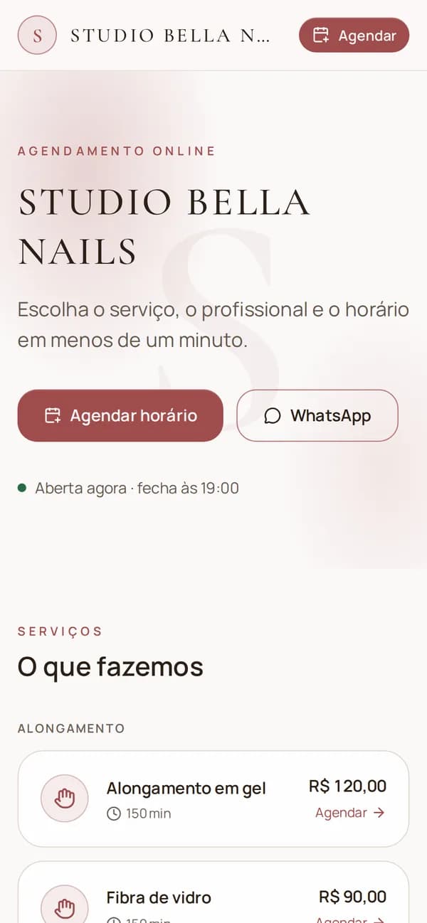 Página de agendamento de um studio de unhas no celular
